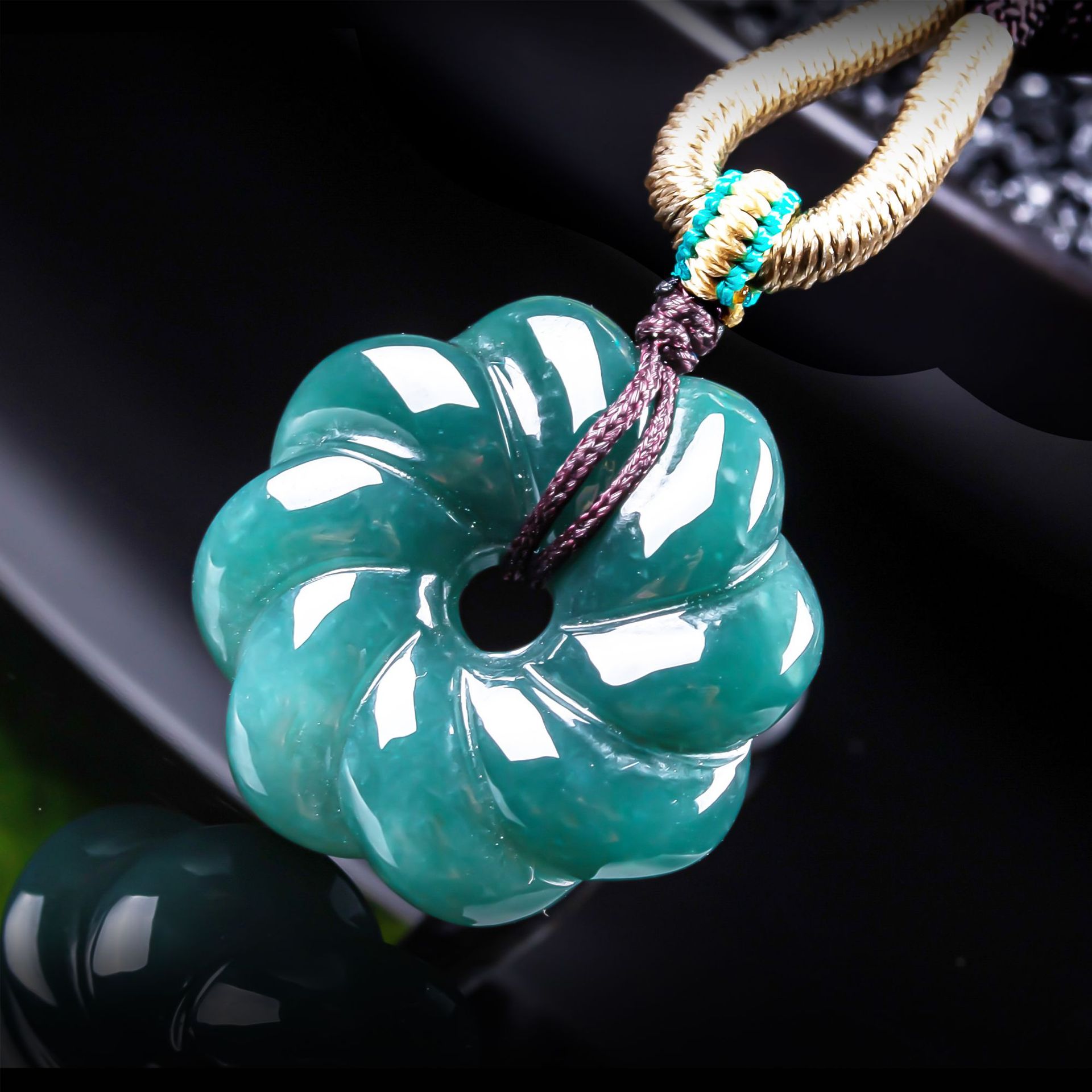 Jewelry & Watches Bench - Natürlicher burmesischer Jadeit-Blumenanhänger Halskette Accessoires Edelstein-Talismane