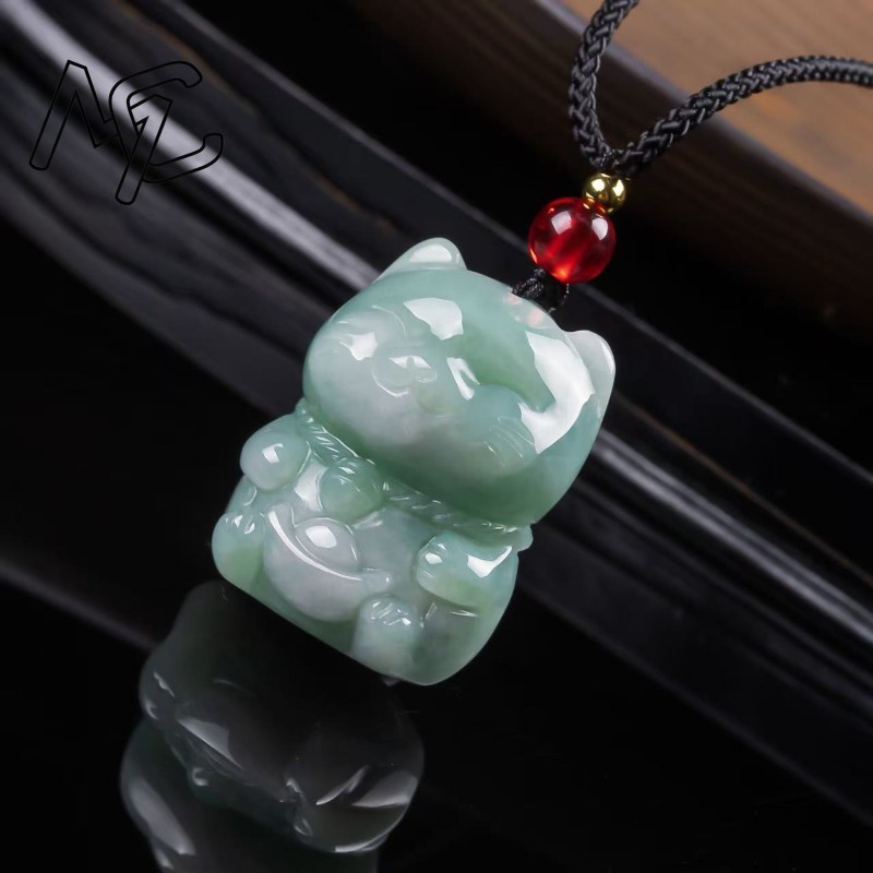 Natürlicher Smaragd-Jade Glück – Necklace Pendant Bewertung und Preis